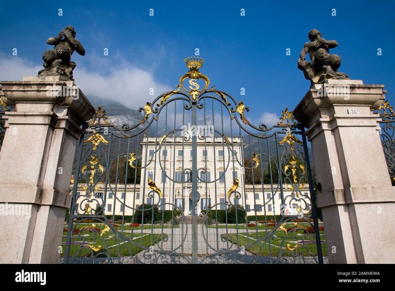 Palazzo mit verzierten Toren, Tremezzo, Comer See Stockfoto