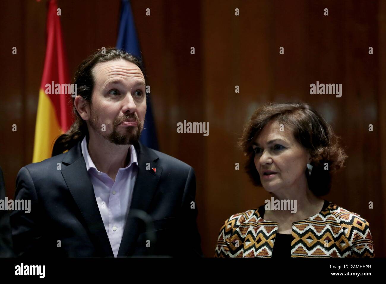 Madrid Spanien; 13.01.2020.- Pablo Iglesias (L) Zweiter Vizepräsident der spanischen Regierung und Minister für soziale Rechte und Agenda 2030 sowie Carmen Calvo Ministerin des Präsidiums, Beziehungen zu Den Gerichten und demokratische Erinnerung bei seiner Amtseinführung als Minister und Austausch von Ministerportfolios im Hauptsitz des Gesundheitsministeriums. Iglesias gehört der United We Party (Unidas Podemos) und Garzón a United Rigth (Izquierda Unida) an, die Koalition mit dem Präsidenten Spaniens Pedro Sánchez von der Socialist Workers Party (Psoe)Foto: Juan Carlos Rojas/Picture Alliance   usage wo Stockfoto