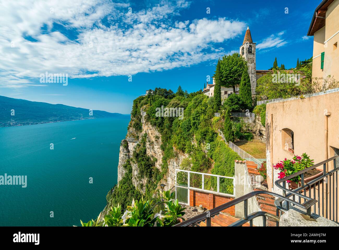 Malerische Anblick in Brenzone sul Garda, Dorf am Gardasee in der Provinz Brescia, Lombardei, Italien. Stockfoto