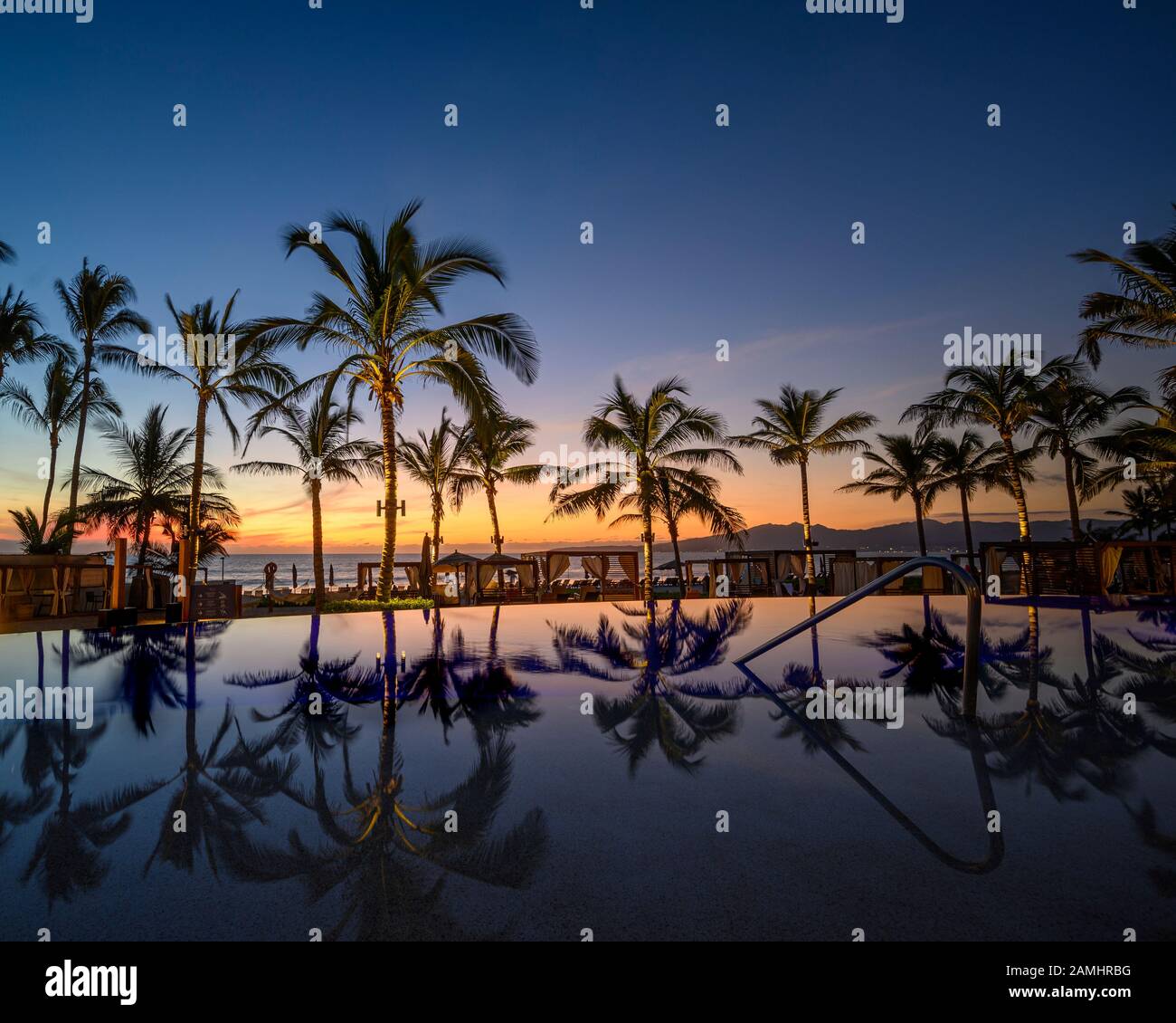 Sonnenuntergang im Marival Emotions Resort in Nuevo Vallarta, Riviera Nayarit, Mexiko. Stockfoto