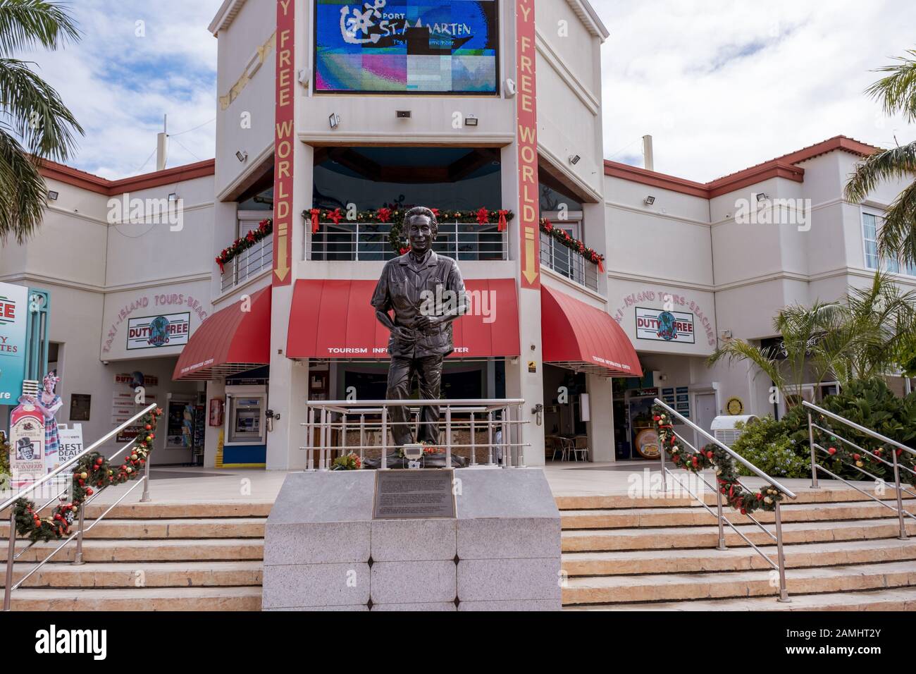 Dr. Albert Claudius Whathey Statue, Kreuzfahrthafen Harbour Point Village, Philipsburg, Sint Maarten, St. Maarten, West Indies, Karibik. Stockfoto