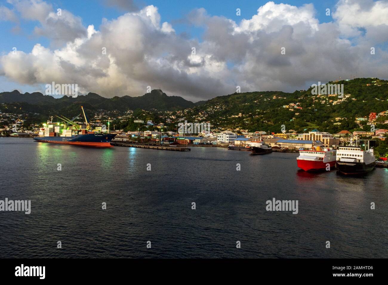 Der Hafen von Kingstown, St. Vincent, St. Vincent und die Grenadinen, Windward Islands, West Indies, Karibik Stockfoto