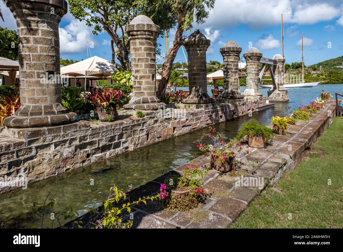 Segeln Sie Loft Pillars, Nelson's Dockyard, Antigua, West Indies, Karibik Stockfoto