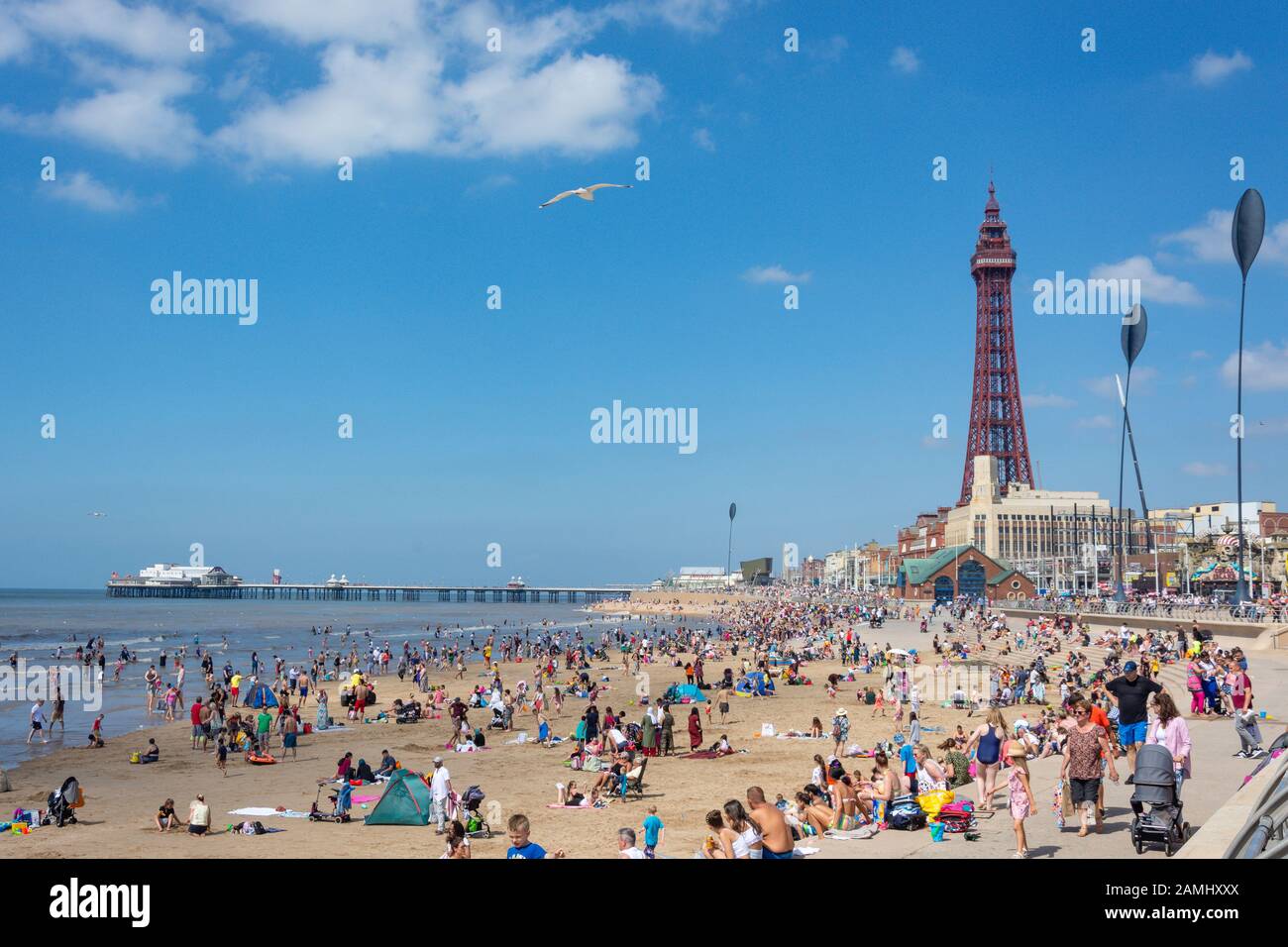Überfüllter Blackpool Beach, Blackpool, Lancashire, England, Großbritannien Stockfoto