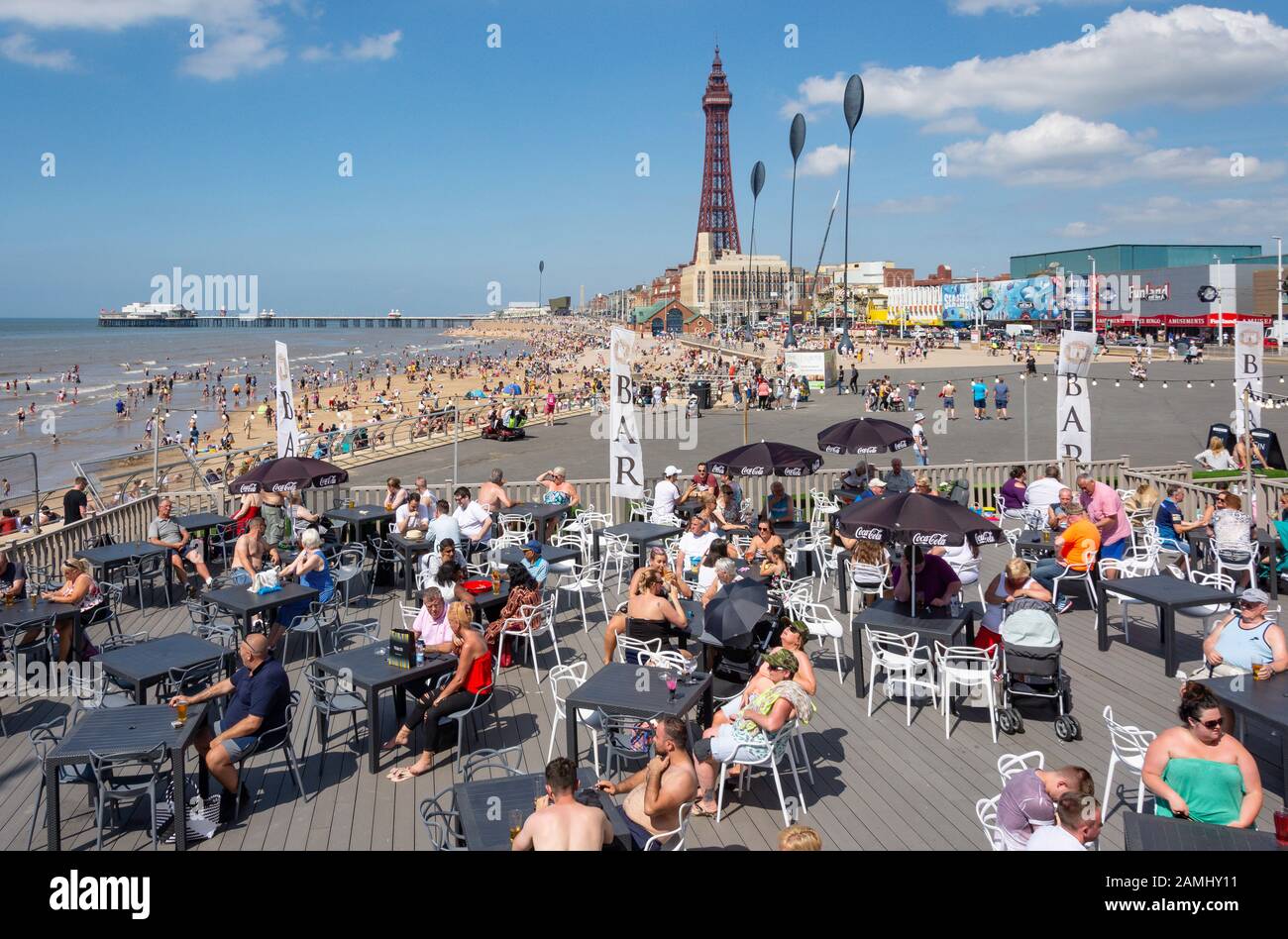 Terrace Bar mit Blick auf Blackpool Beach, Blackpool, Lancashire, England, Großbritannien Stockfoto