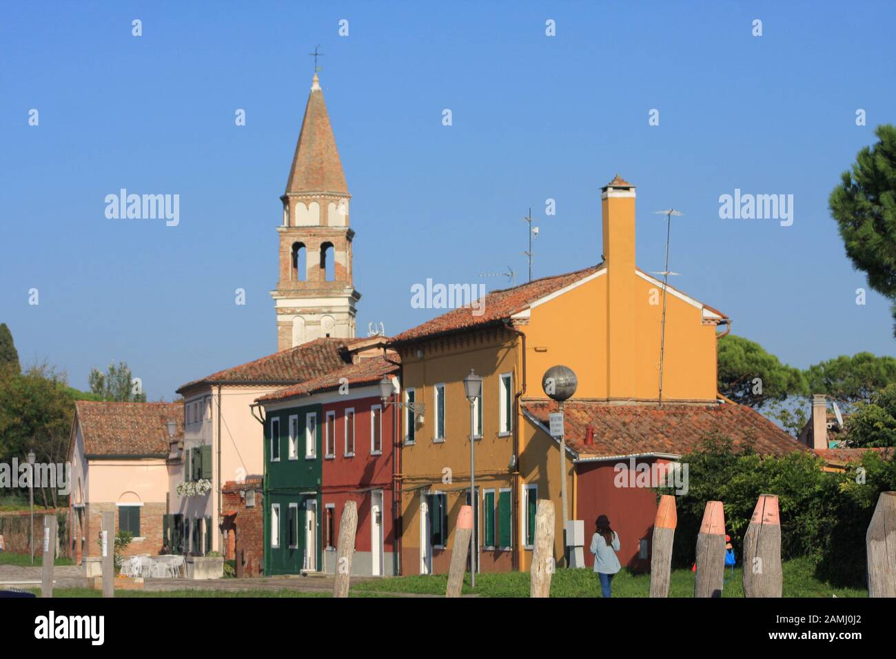 Der Glockenturm der Chiesa di San Michele Arcangelo di Mazzorbo Stockfoto