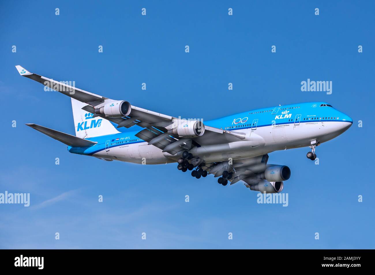 Amsterdam, Niederlande, 22. August 2019. KLM Boeing 747-400 mit dem 100-jährigen Jubiläumslogo Landing am Flughafen Schiphol dekoriert. Stockfoto