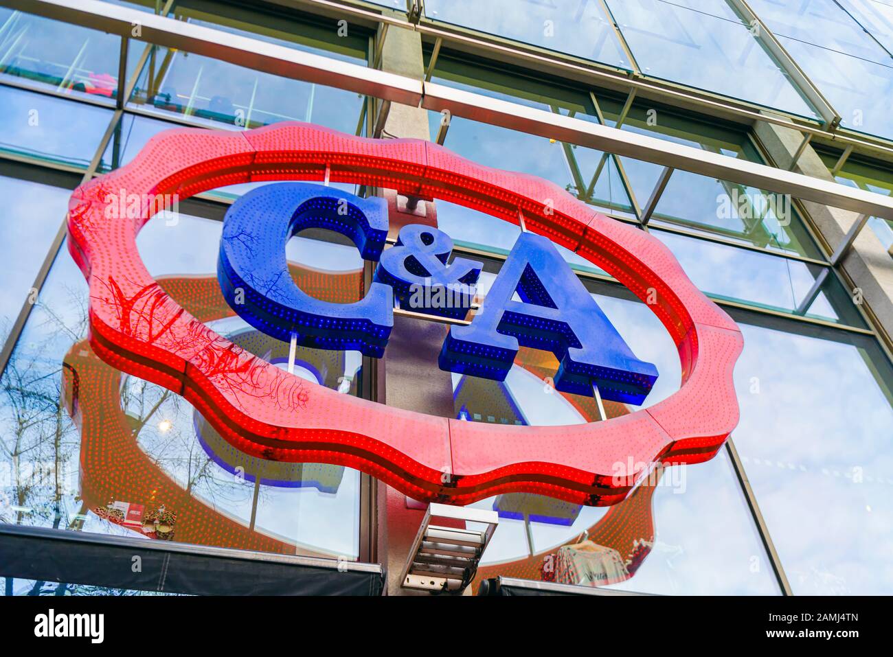 Schild außerhalb eines C&A-Kaufhauses Stockfoto