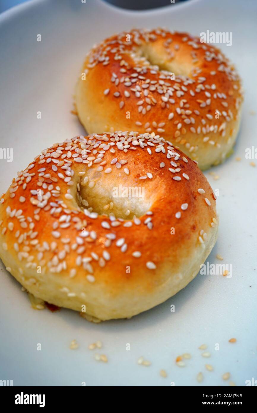 Platte aus Sesamsaatbeuteln Stockfoto