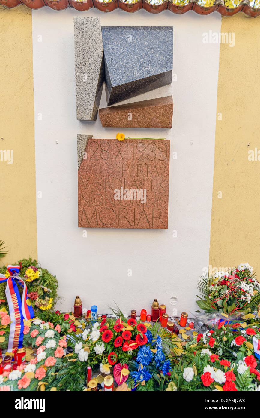 Erinnerungstafel für Jan Opletal und Václav Se.dláček in Prag. Sie wurden erschossen Stockfoto