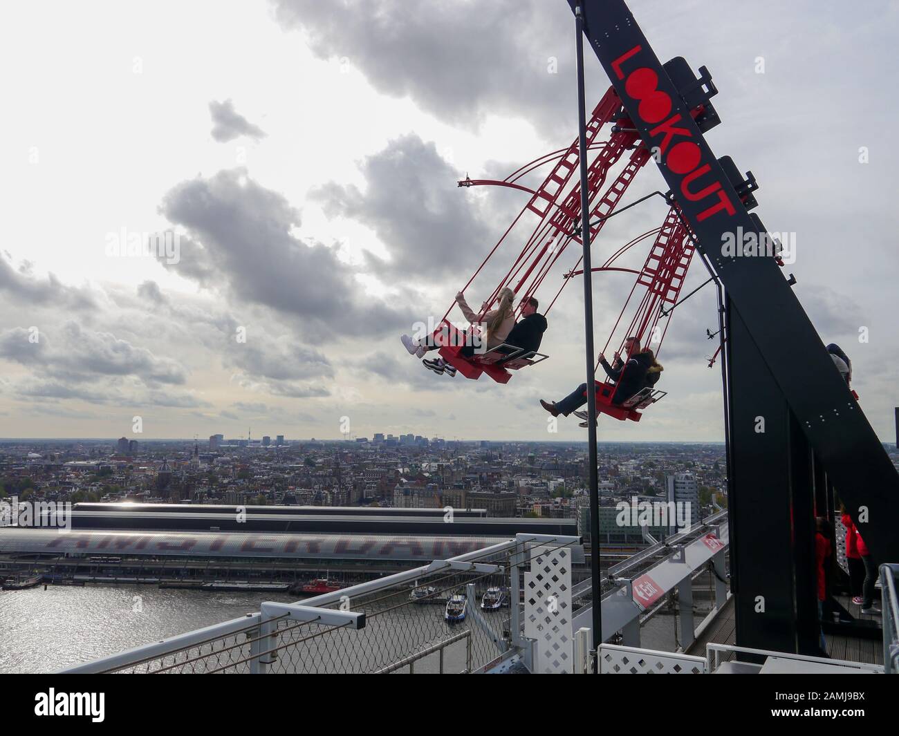 Der Amsterdam Lookout, Adam Tower Swing, die höchste Schaukel in Europa Stockfoto