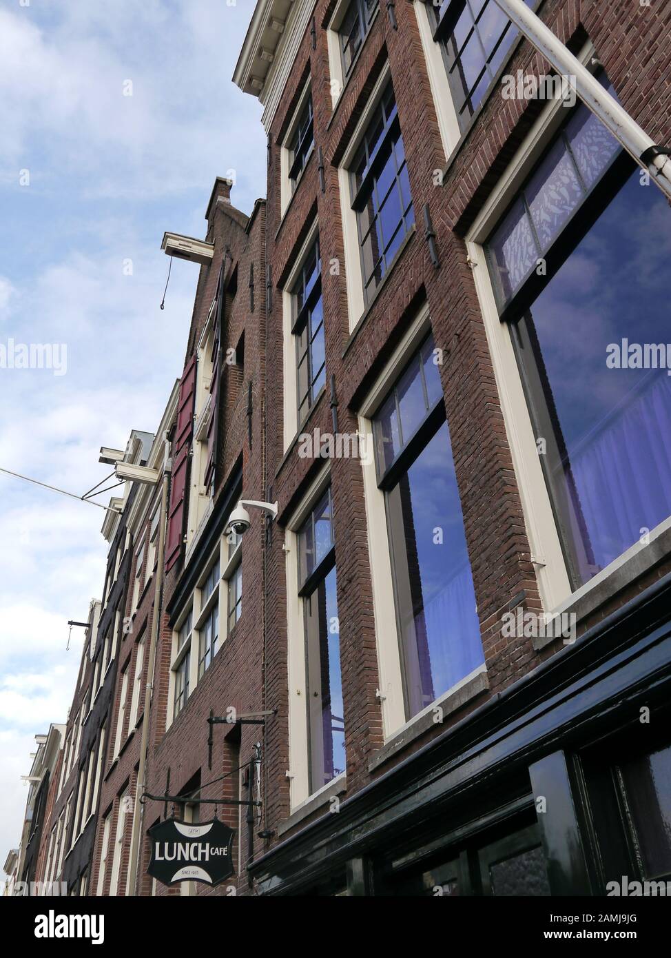 Die Fenster und Außenwände von Anne Frank;s House, Amsterdam, Niederlande Stockfoto