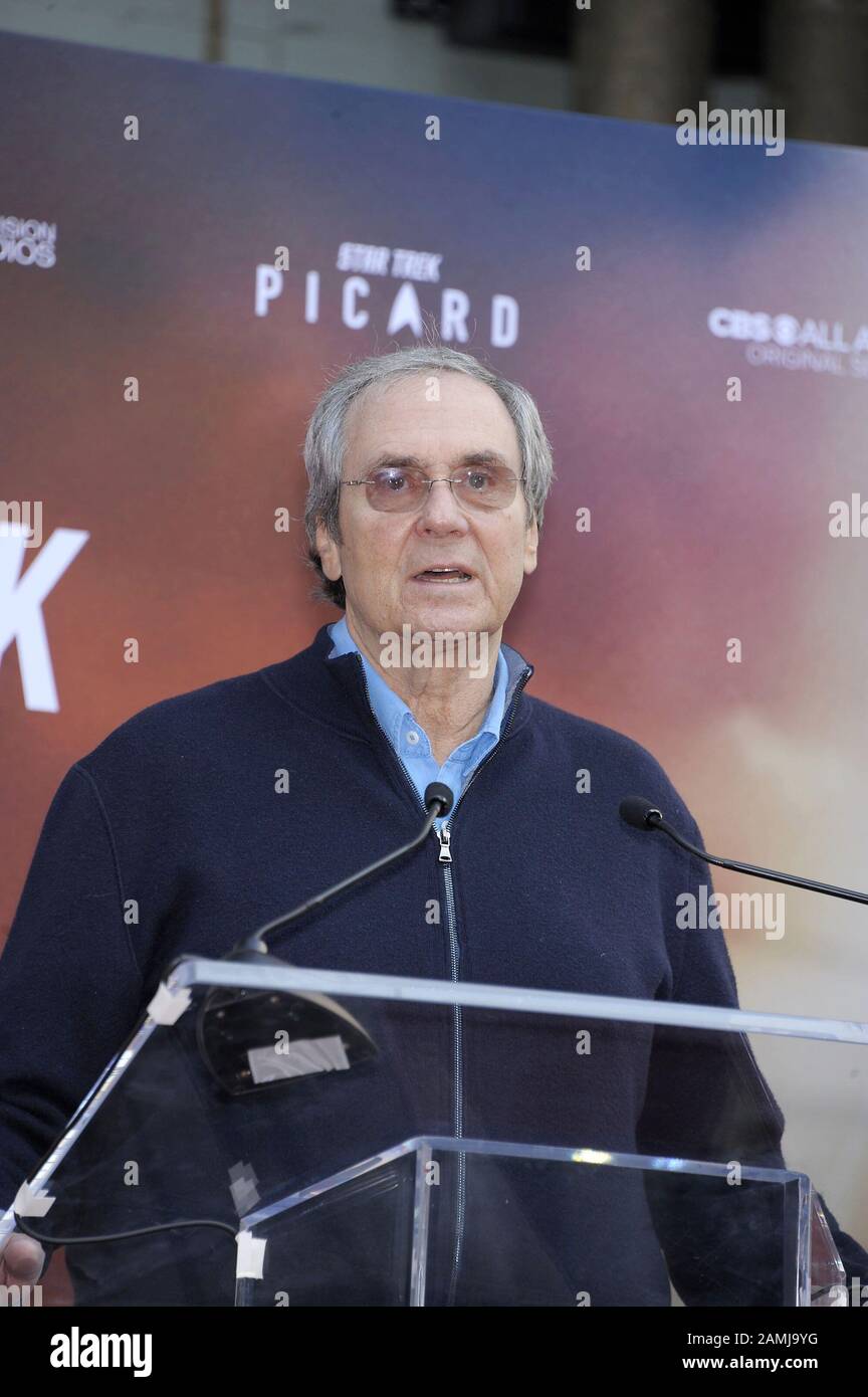 Los Angeles, Kalifornien. Januar 2020. Brannon Braga bei der Induktionsfeier für Star auf dem Hollywood Walk of Fame für Sir Patrick Stewart, Hollywood Boulevard, Los Angeles, CA. 13. Januar 2020. Gutschrift: Michael Germana/Everett Collection/Alamy Live News Stockfoto