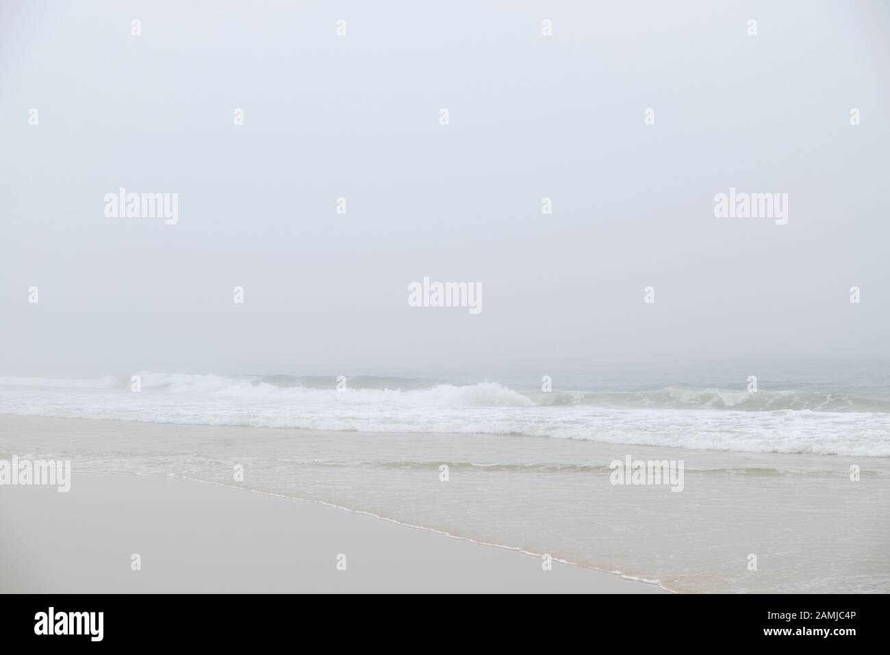Nebel am Golf von Mexiko Strand an Gulf Shores, Alabama. Stockfoto