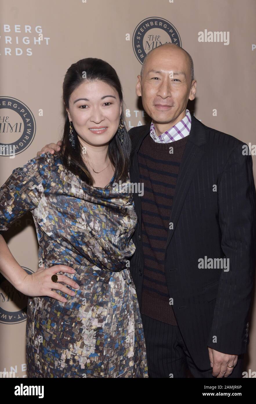 New YORK, NEW YORK - 13. JANUAR: Jennifer Lim und Francis Jue besuchen 2019 Steinberg Playwhear Awards im Lincoln Center Theatre, Mitzi E. Newhouse Theatre 13. Januar 2020 in New York City. Foto: Jeremy Smith/imageSPACE Stockfoto