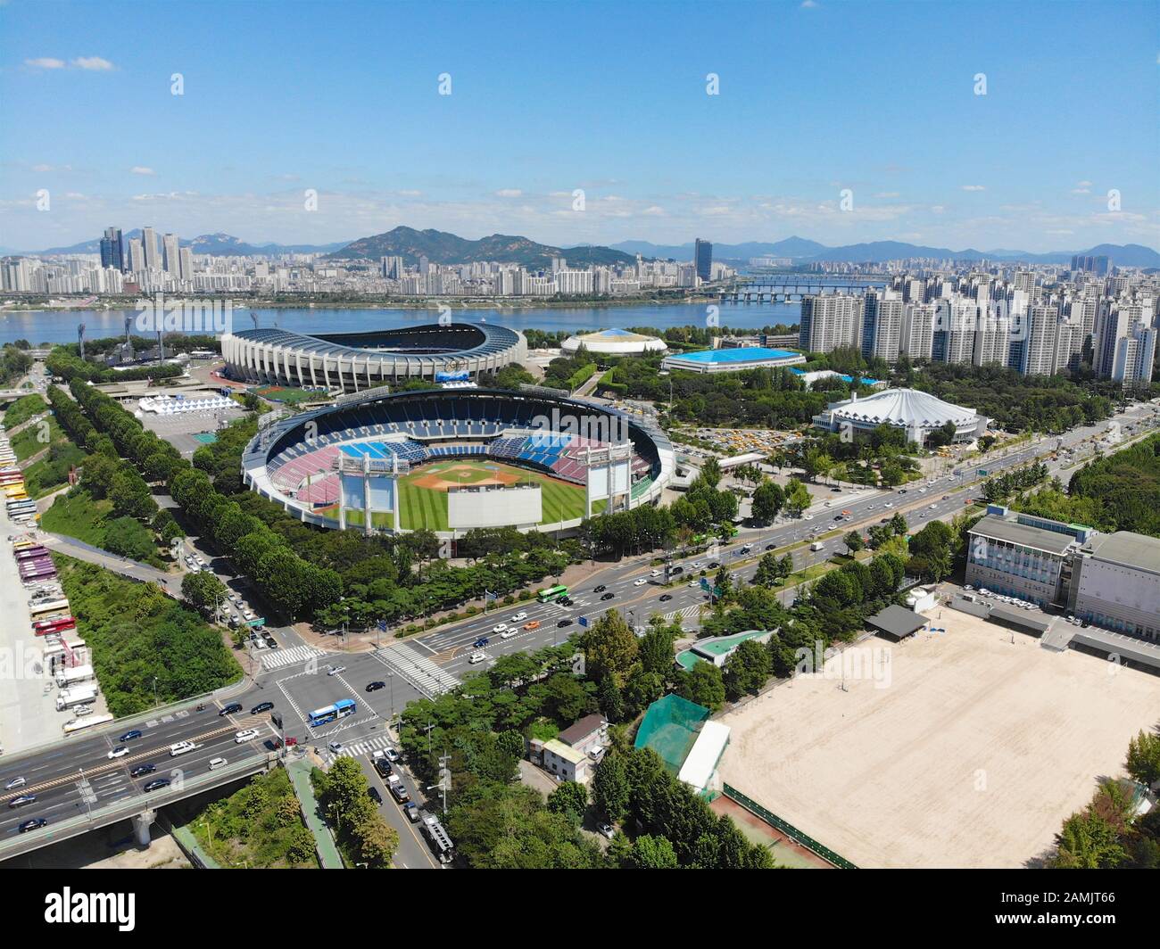 Luftbild Seoul Olympic Park, Südkorea. Die Stadien werden für die Olympischen Sommerspiele 1988 und die 10. Asienspiele 1986 gebaut. Seoul, Südkorea, 22. August 2019 Stockfoto