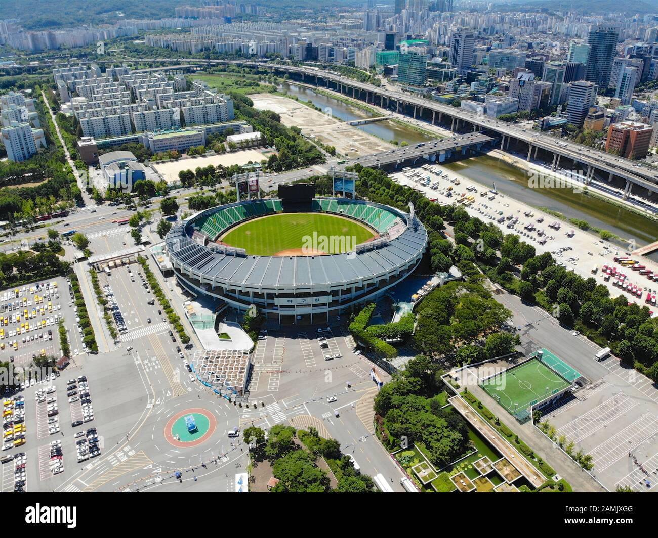 Luftbild Seoul Olympic Park, Südkorea. Die Stadien werden für die Olympischen Sommerspiele 1988 und die 10. Asienspiele 1986 gebaut. Seoul, Südkorea, 22. August 2019 Stockfoto