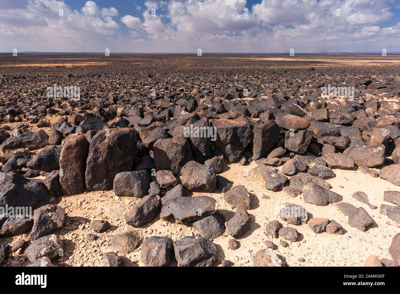 Desert Kite kite site ist antike Ruinen, als Falle für Jagd, durch Steinbildung, in der Nähe von Azraq, östliche Wüste, Jordanien, Naher Osten, Asien Stockfoto
