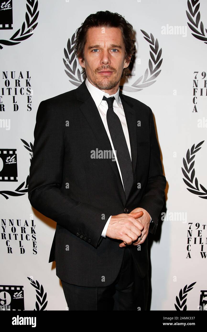 New YORK-JAN 6: Schauspieler Ethan Hawke nimmt am 6. Januar 2014 in New York City an den New York Film Critics Circle Awards im Edison Ballroom. Stockfoto