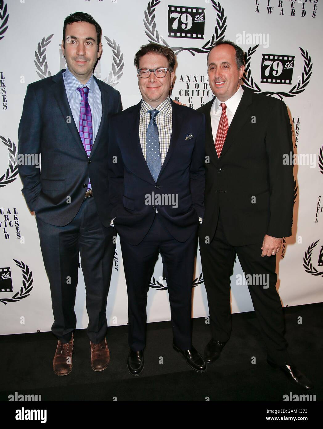 New YORK-JAN 6: Die Produzenten Jon Gordon (L), Eric Singer und Richard Suckle (R) nehmen an den New York Film Critics Circle Awards im Edison Ballroom. Stockfoto
