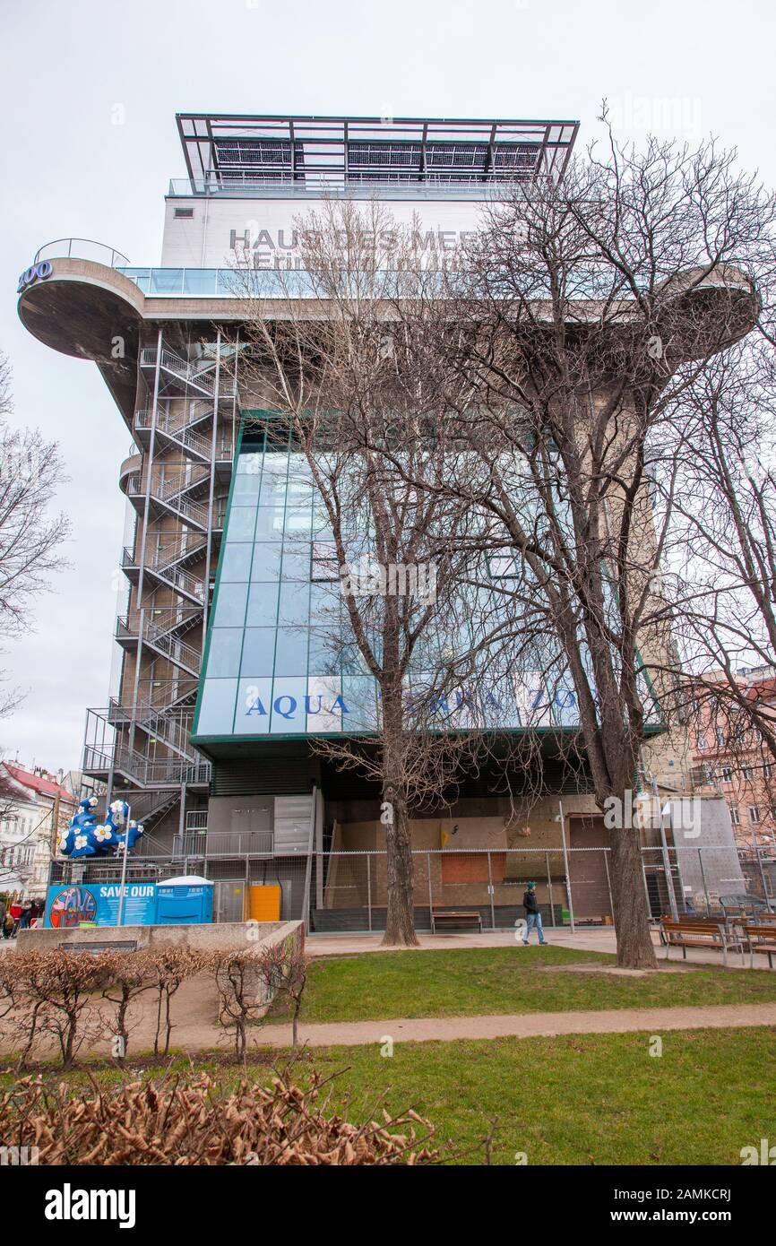 Haus des Meeres Aquarium, ein ehemaliger deutscher Weltkrieg zwei anti-aircraft Flakturm im Esterhazypark, Wien, Österreich Stockfoto