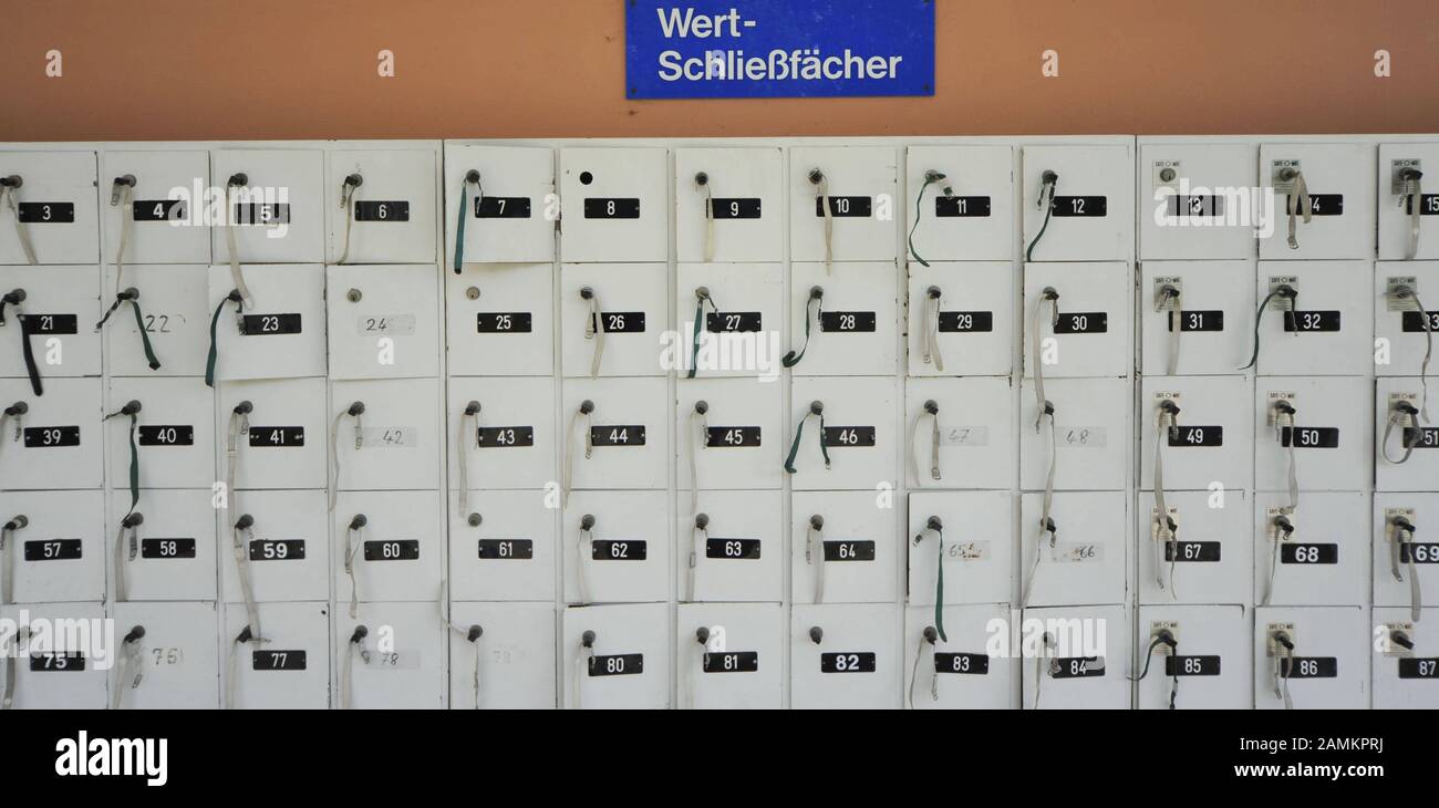 Wertvolle Schließfächer im Ungererbad in München. [Automatisierte Übersetzung] Stockfoto