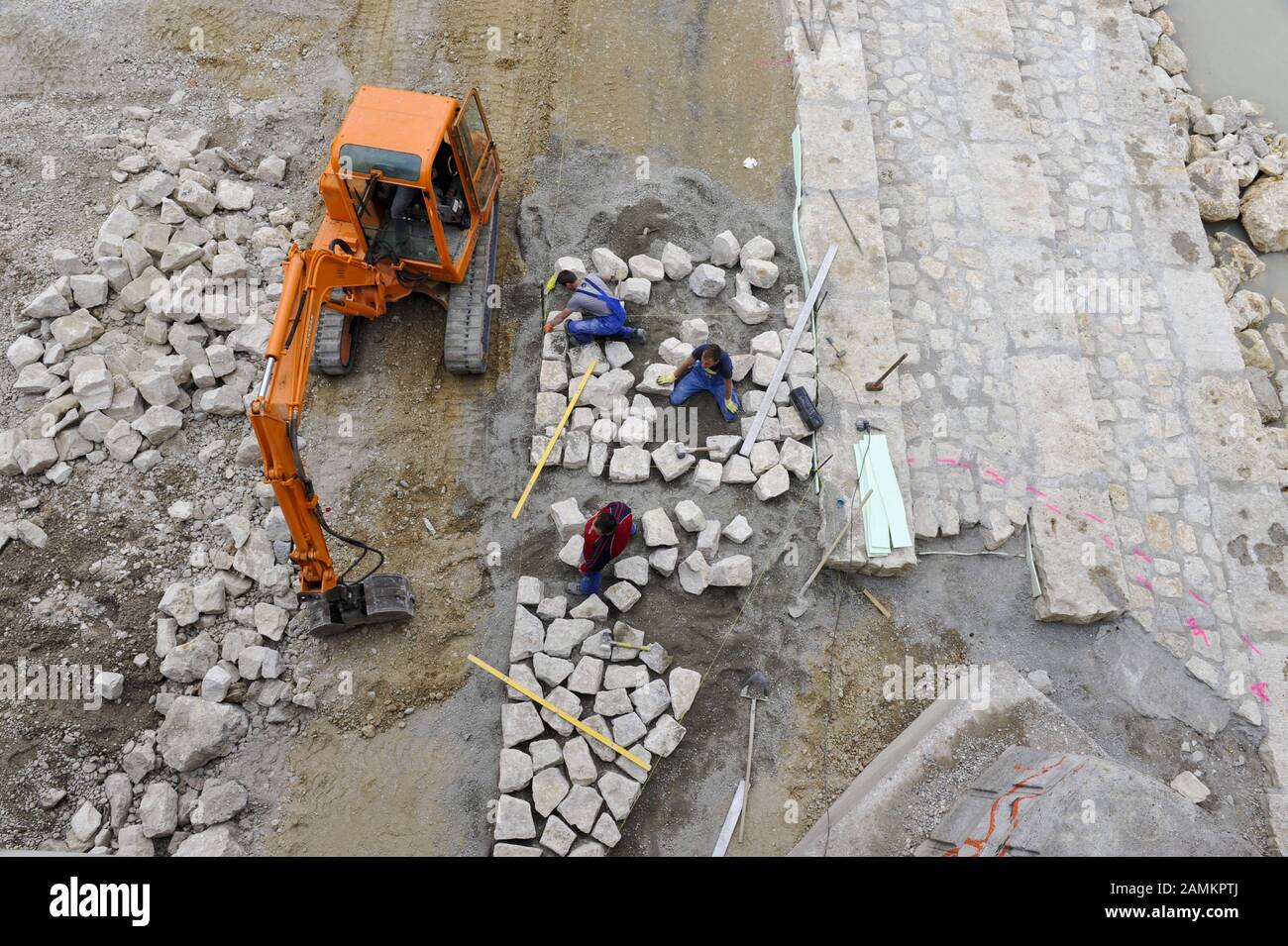 Renaturierungsarbeiten an der Isar im Bereich der Münchner Reichenbachbrücke. [Automatisierte Übersetzung] Stockfoto