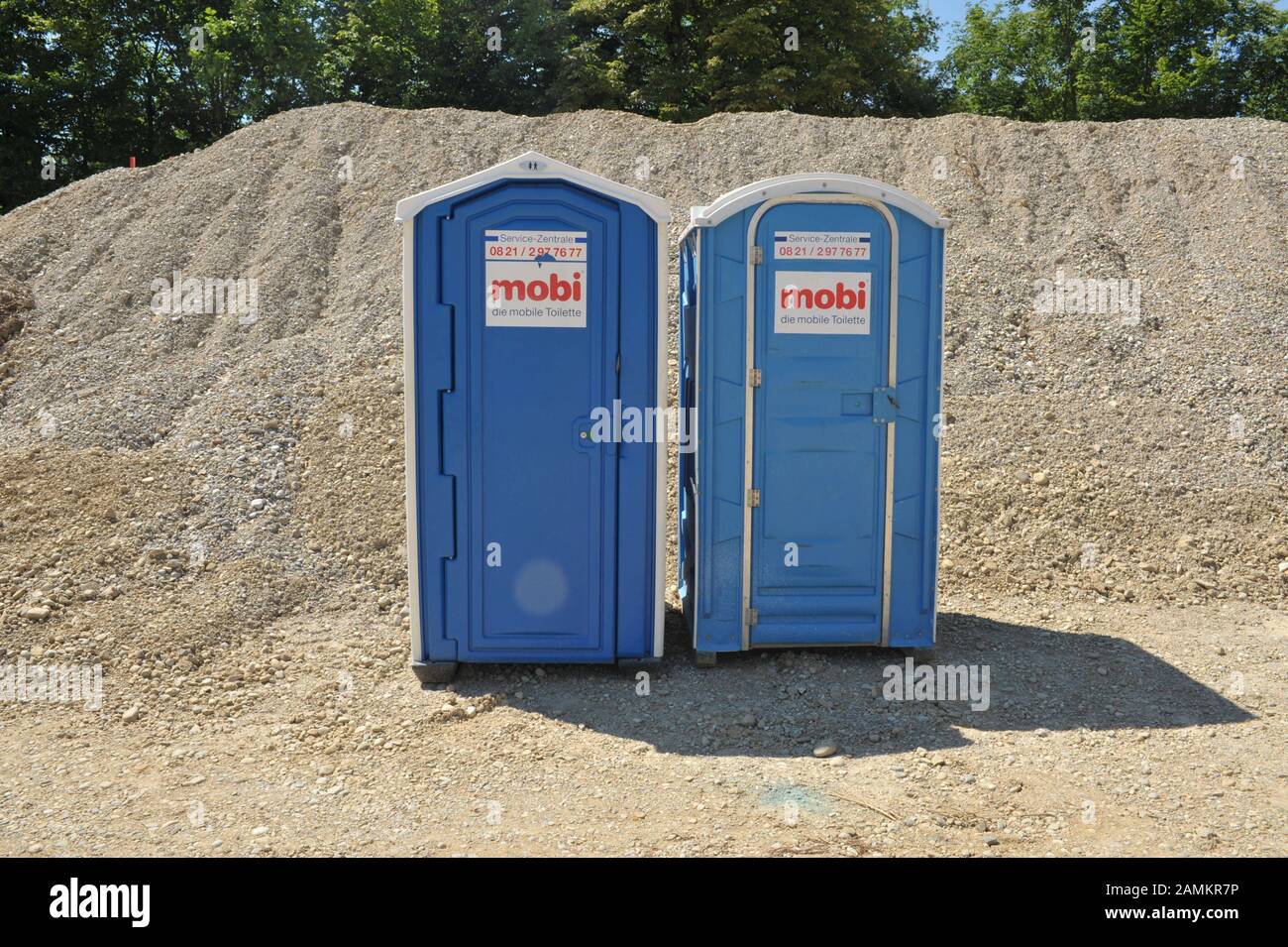 Dixi toilettenkabine -Fotos und -Bildmaterial in hoher Auflösung – Alamy