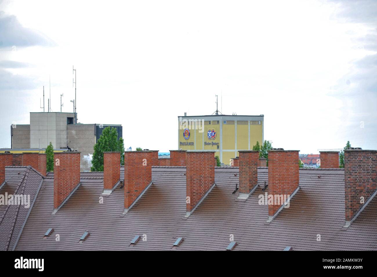 Blick auf den Brauturm der Brauerei Paulaner/Hacker Pschorr in der Münchner Schleusenanlage. [Automatisierte Übersetzung] Stockfoto