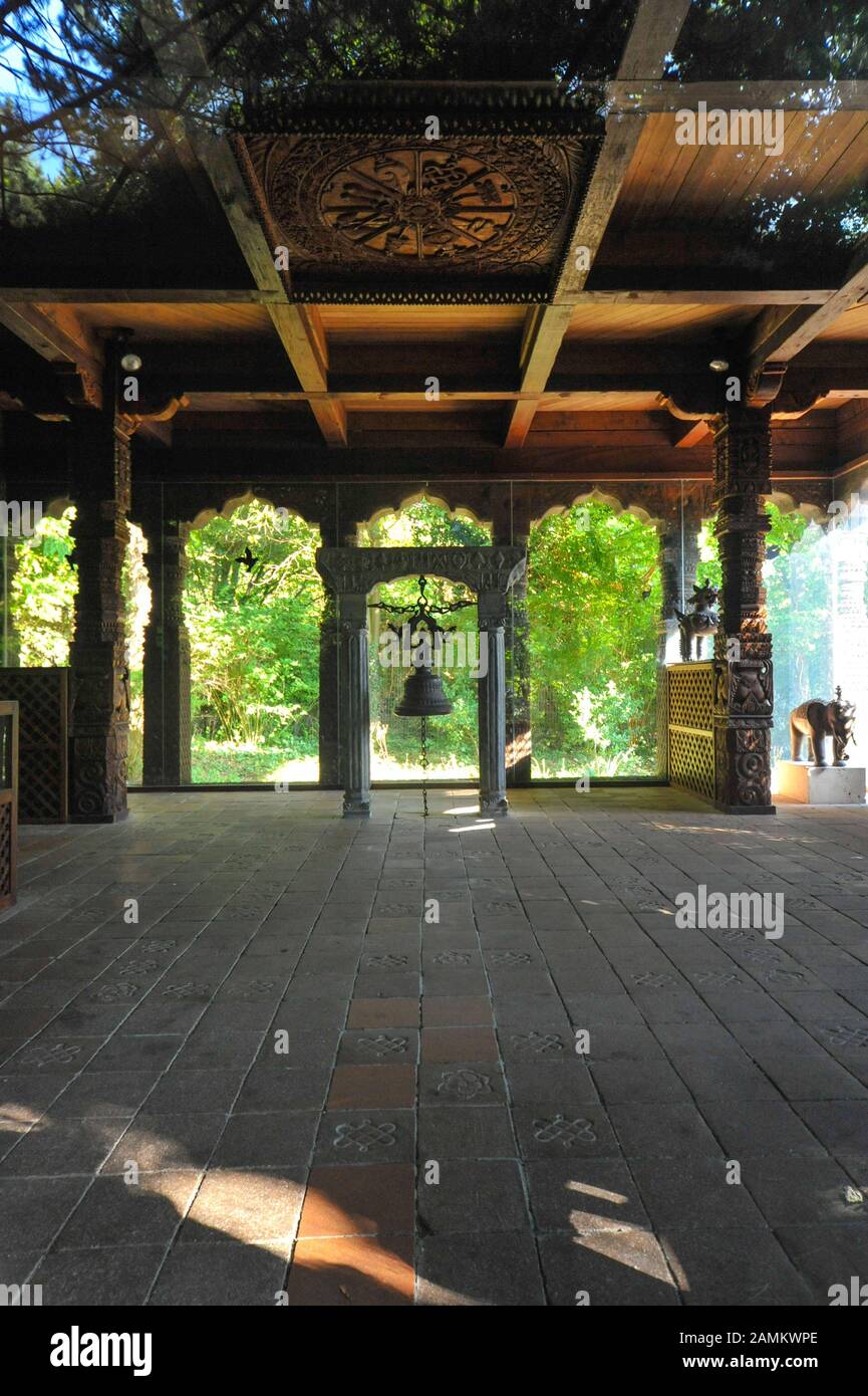 Nepalesische Holzpagode im Münchner Westpark. [Automatisierte Übersetzung] Stockfoto