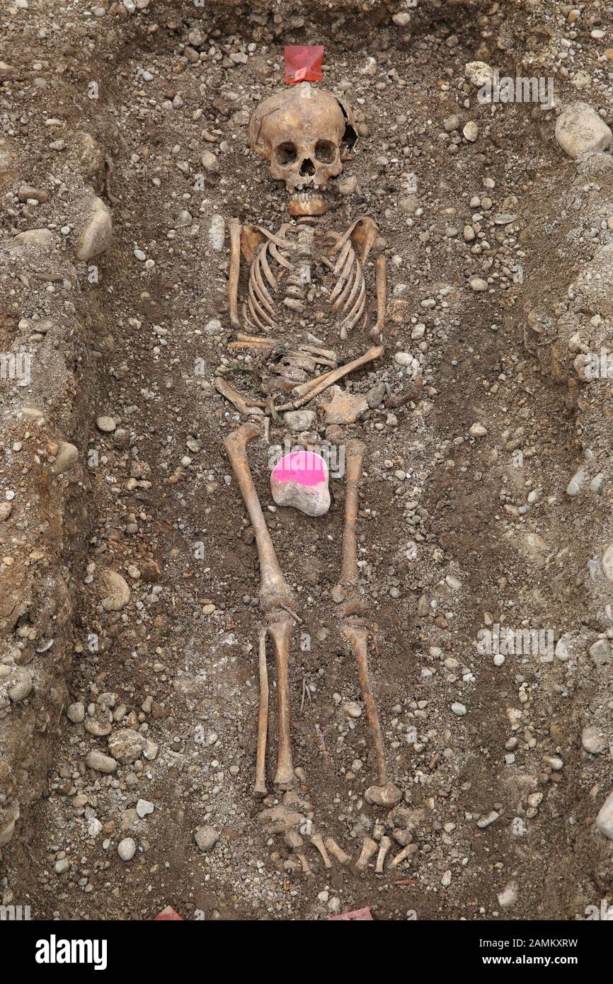 Ein ehemaliger Friedhof ist auf einem städtischen Grundstück im Münchner Stadtteil Neuhausen aufgedeckt. [Automatisierte Übersetzung] Stockfoto