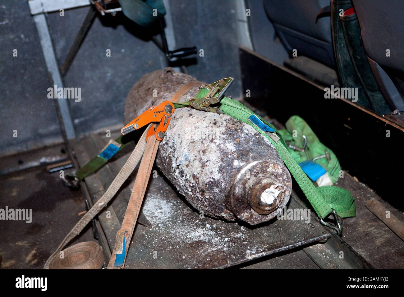 Eine 125 Kilogramm schwere Flugzeugbombe wurde in München entschärft. Die Bombe war bei Grabungsarbeiten auf einem Grundstück in Schwebing entdeckt worden. [Automatisierte Übersetzung] Stockfoto