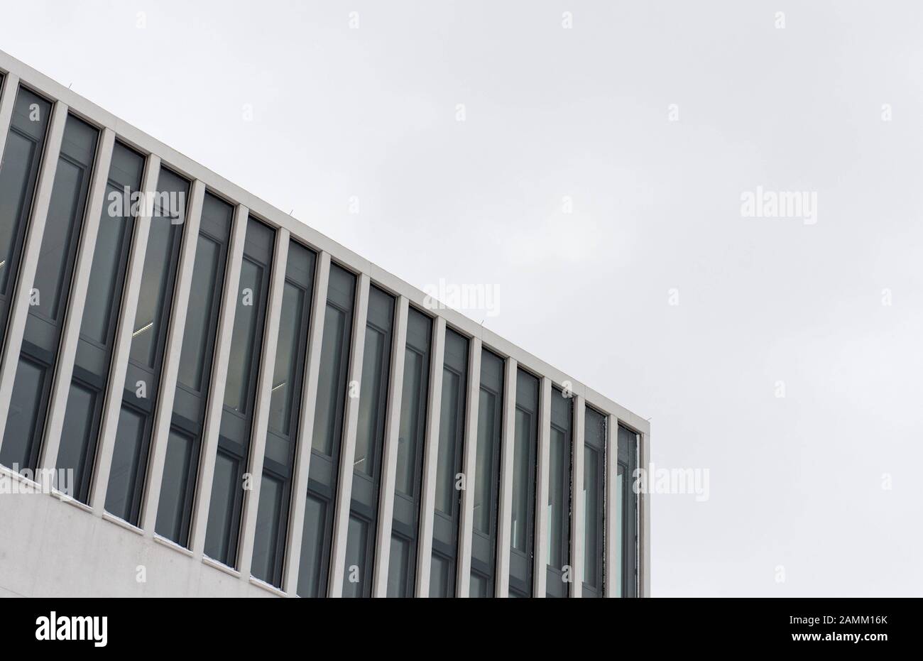 Fassade des neuen NS-Dokumentationszentrums auf dem Gelände des ehemaligen "braunen Hauses" an der Brienner Straße unweit des Königsplatzes. [Automatisierte Übersetzung] Stockfoto