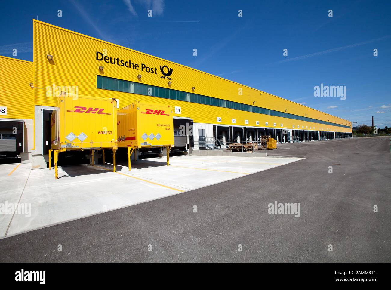 Das neue Distributionszentrum von DHL in München-Neuhausen. [Automatisierte Übersetzung] Stockfoto