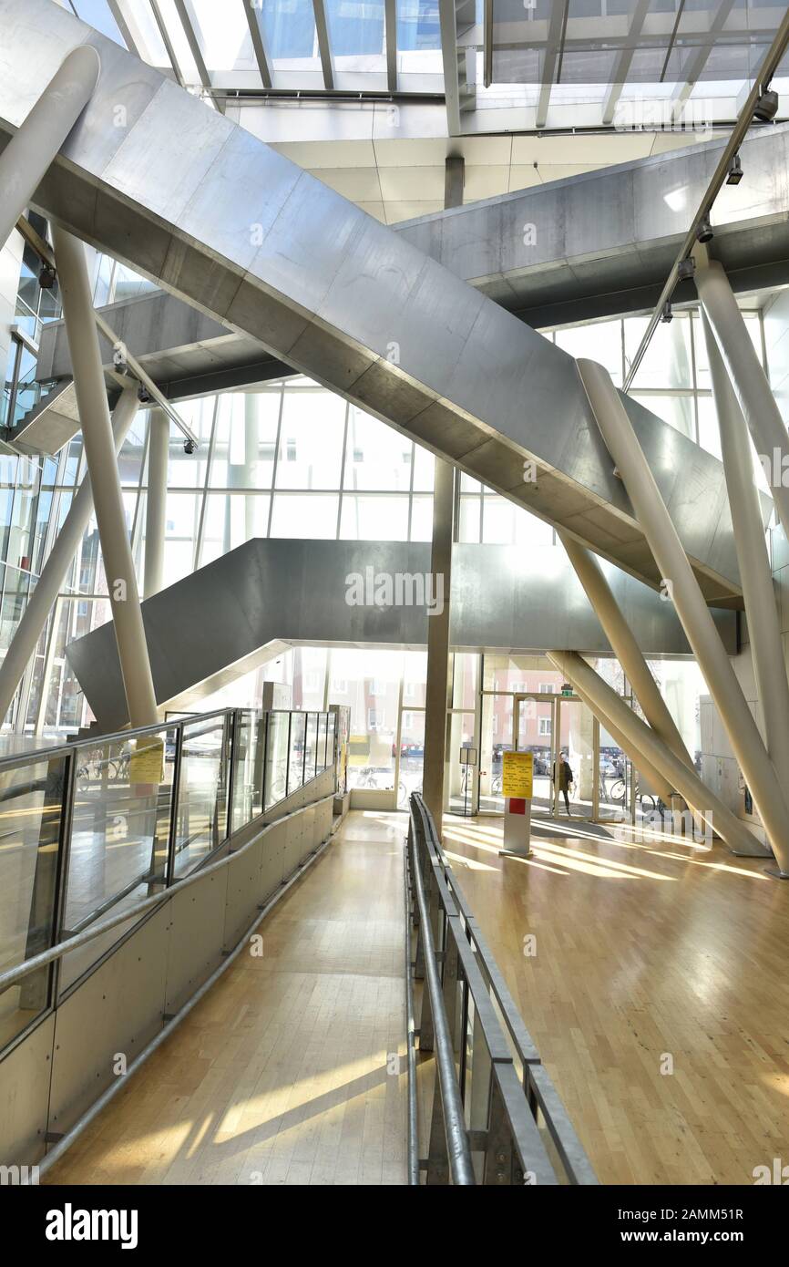 Das Foyer des neuen Gebäudes der Akademie der Bildenden Künste in München. [Automatisierte Übersetzung] Stockfoto