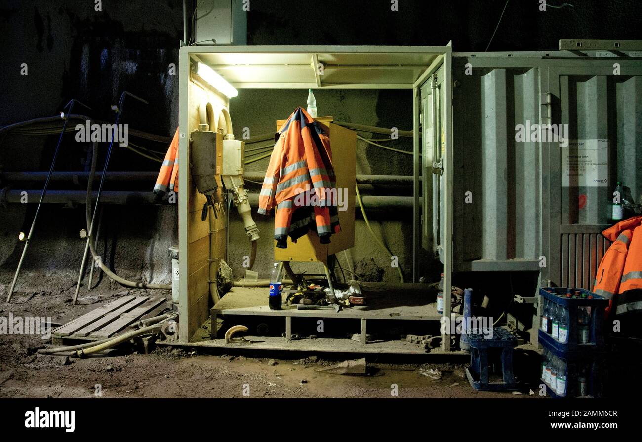 Besichtigung der Baustelle für den neuen Stuttgarter U-Bahnhof: Im Bild Arbeiten am Simonatunnel. [Automatisierte Übersetzung] Stockfoto