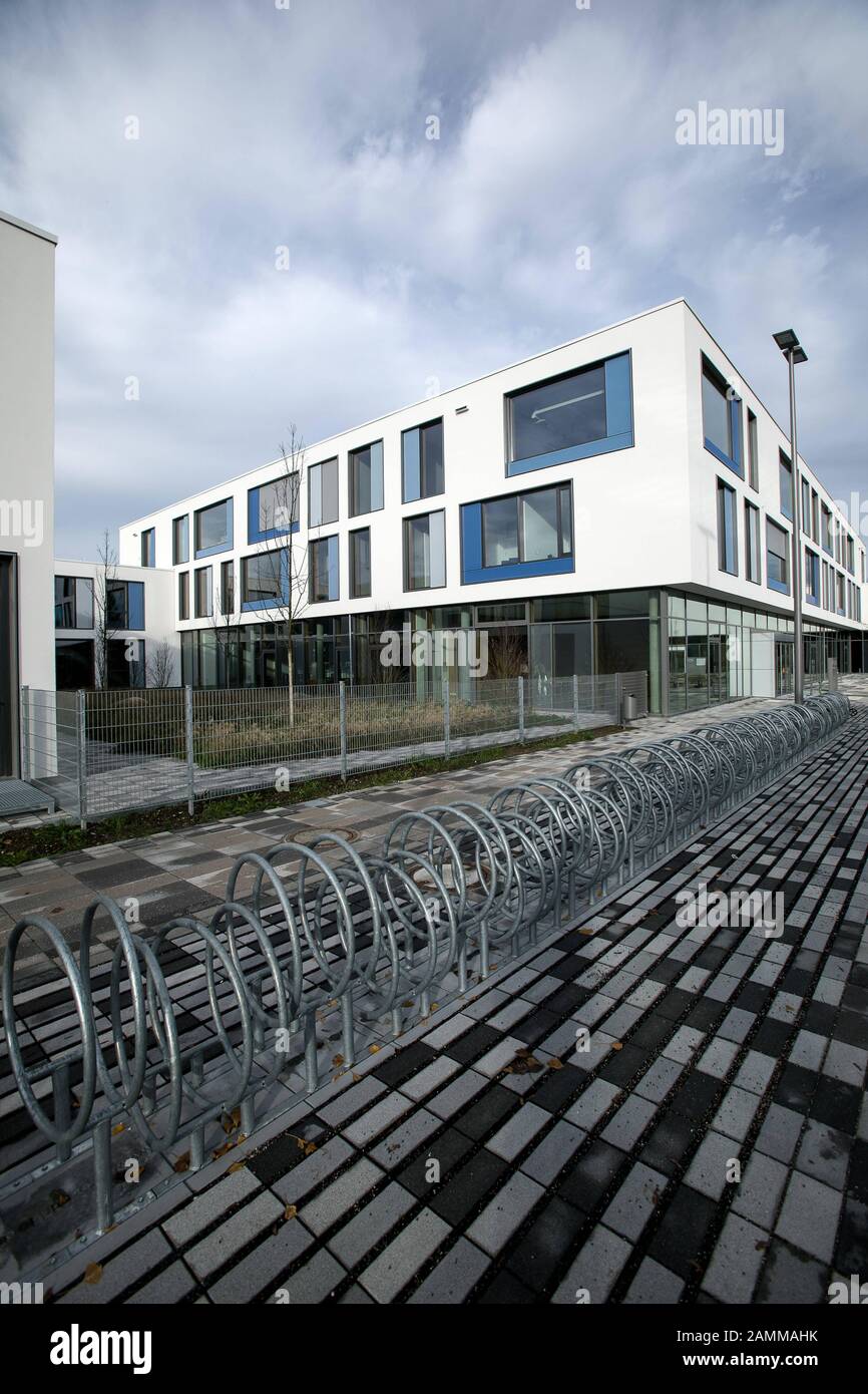Das Gymnasium München Nord, eine "Eliteschule für Sport", an der Knorrstraße 171. [Automatisierte Übersetzung] Stockfoto