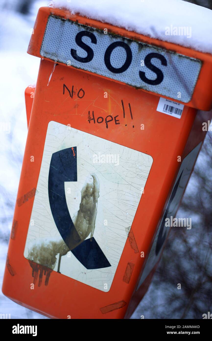 Notrufstelle SOS am Eichenauer Badesee. [Automatisierte Übersetzung] Stockfoto