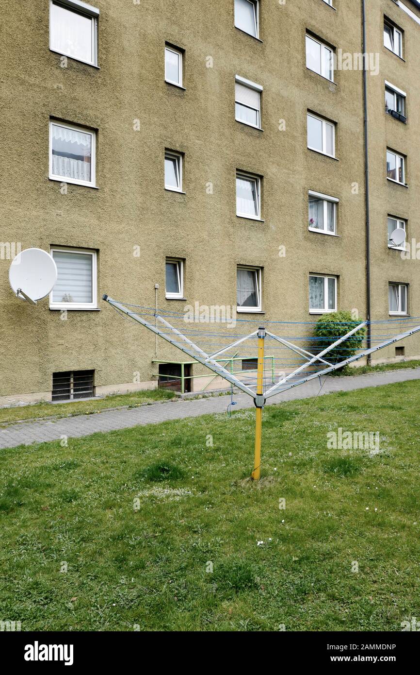 Ältere Wohnanlage zwischen Candidstraße 2-14 und Krumplerstraße in Untergiesing, die von Mieterhöhungen und Umbaumaßnahmen betroffen ist. [Automatisierte Übersetzung] Stockfoto