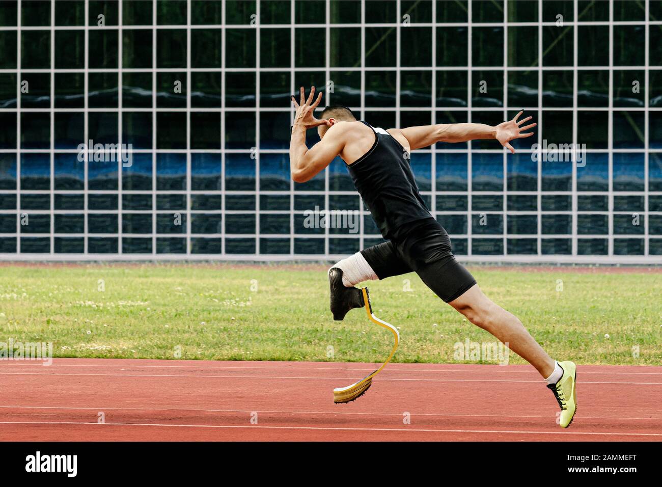 Athlet Runner Auf Prothese Deaktiviert Laufbahnstadion Stockfotografie Alamy
