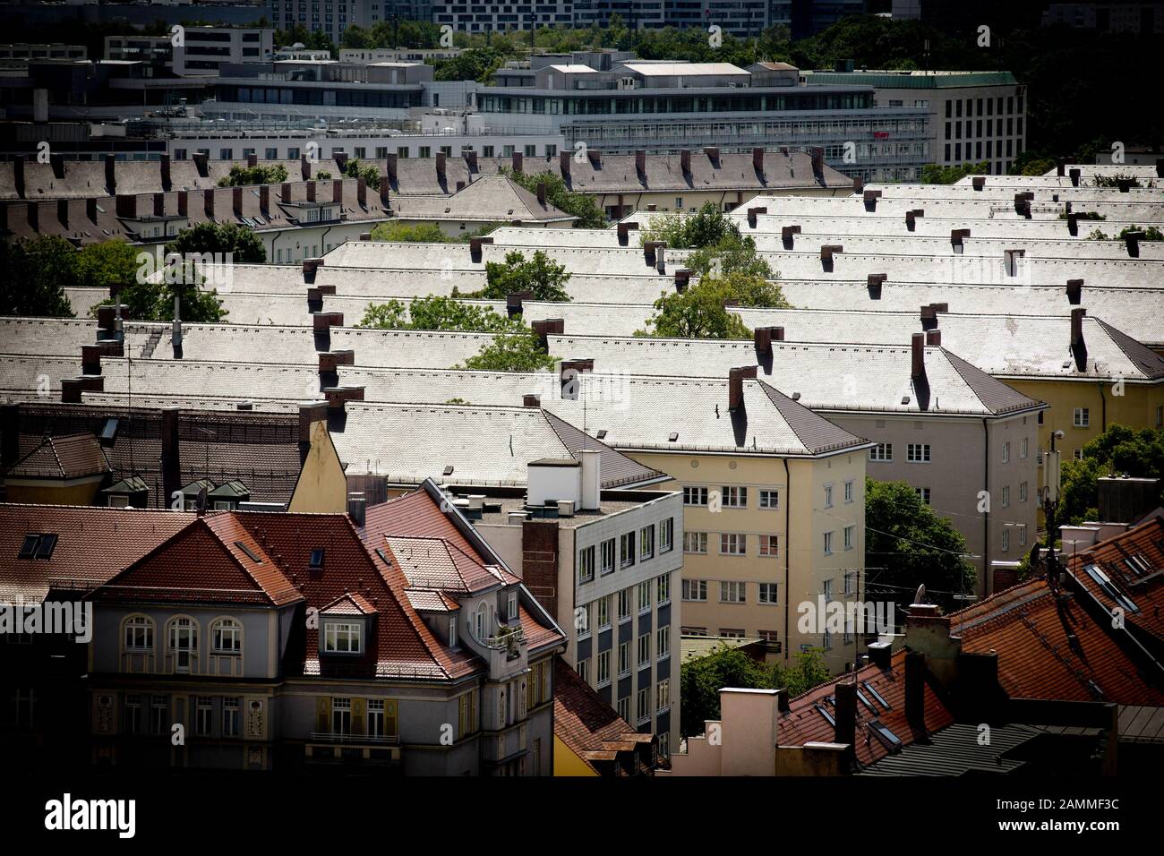 Panoramasicht vom Pflegerheim des Krankenhauses Rotkreuz in Richtung Steubenplatz zu den gemischten Wohnhäusern Anfang des 20. Jahrhunderts. [Automatisierte Übersetzung] Stockfoto