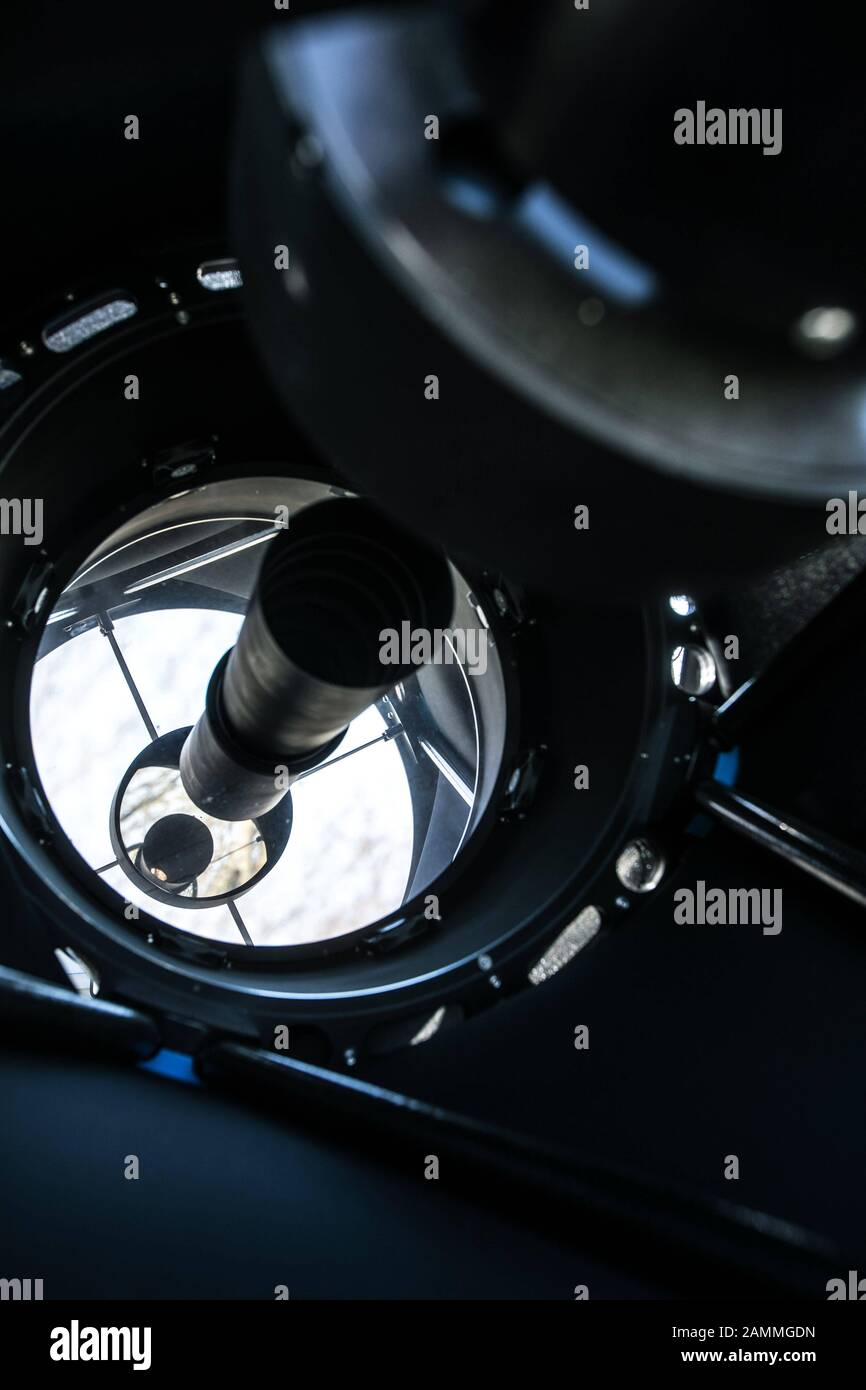 Teleskop des Max-Planck-Instituts für extraterrestrische Physik an der Gießenbachstraße in Garching. [Automatisierte Übersetzung] Stockfoto