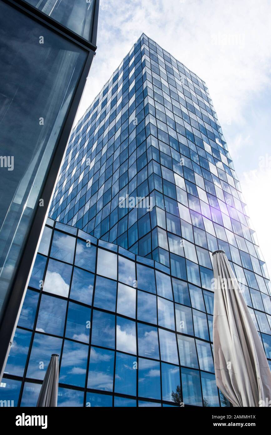 Das Hochhaus des Süddeutschen Verlages an der Hultschiner Straße in Steinhausen. [Automatisierte Übersetzung] Stockfoto