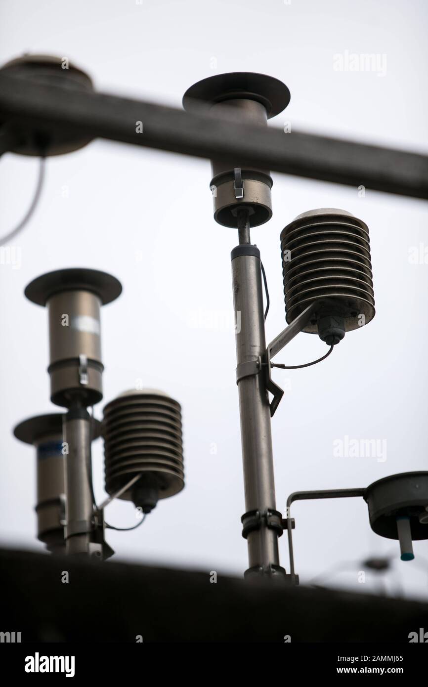 Messstation für Abgaswerte des Bayerischen Landesamtes für Umwelt an der Landshuter Allee. [Automatisierte Übersetzung] Stockfoto