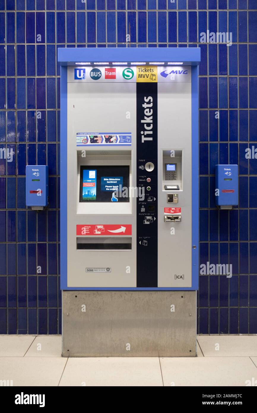 Fahrkartenautomat münchen -Fotos und -Bildmaterial in hoher Auflösung –  Alamy