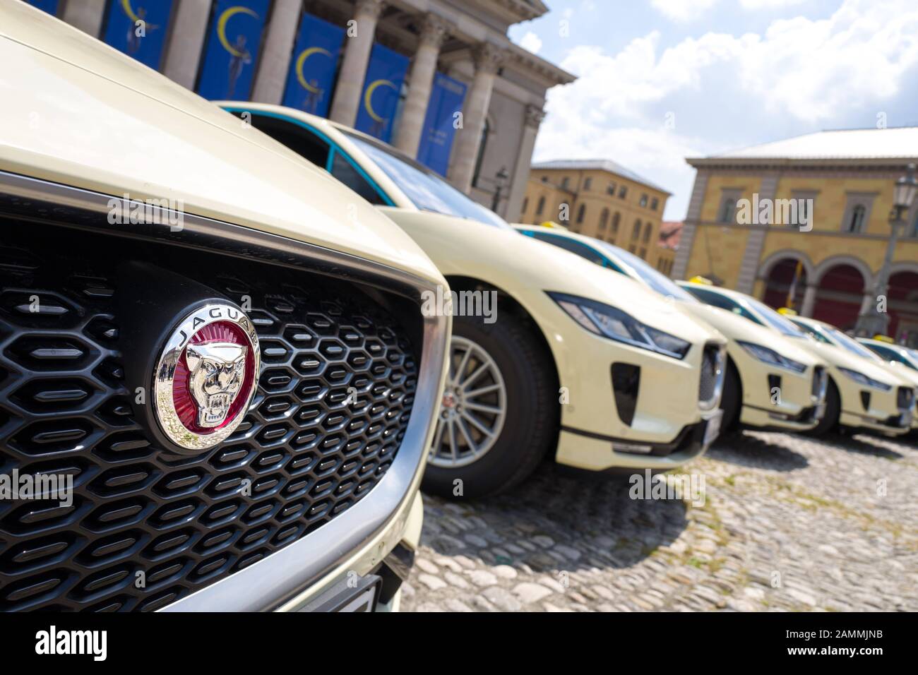 Taxi munich -Fotos und -Bildmaterial in hoher Auflösung – Alamy