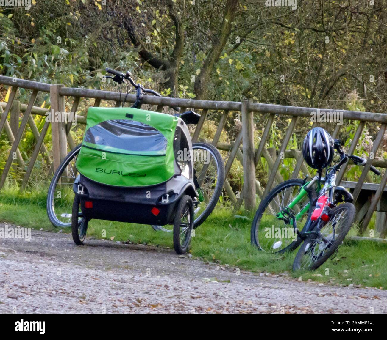 Burley Bike Trailer Mit Canvas Hood oder Top, Großbritannien Stockfoto