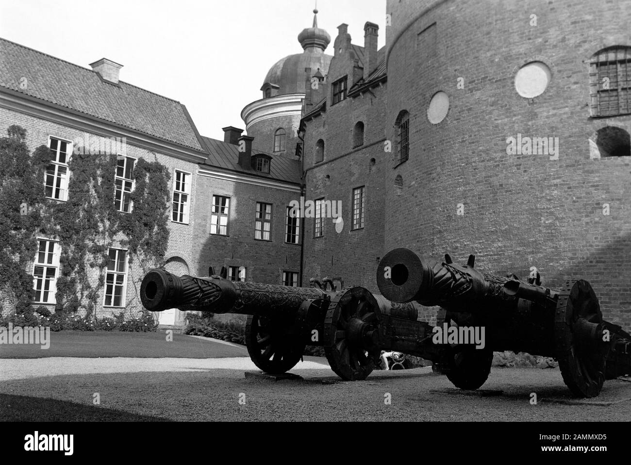 Kanden bei Schloss Gripsholm, bei Stockholm, Schweden, 1969. Cannons auf Schloss Gripsholm bei Stockholm, Schweden, 1969 Stockfoto