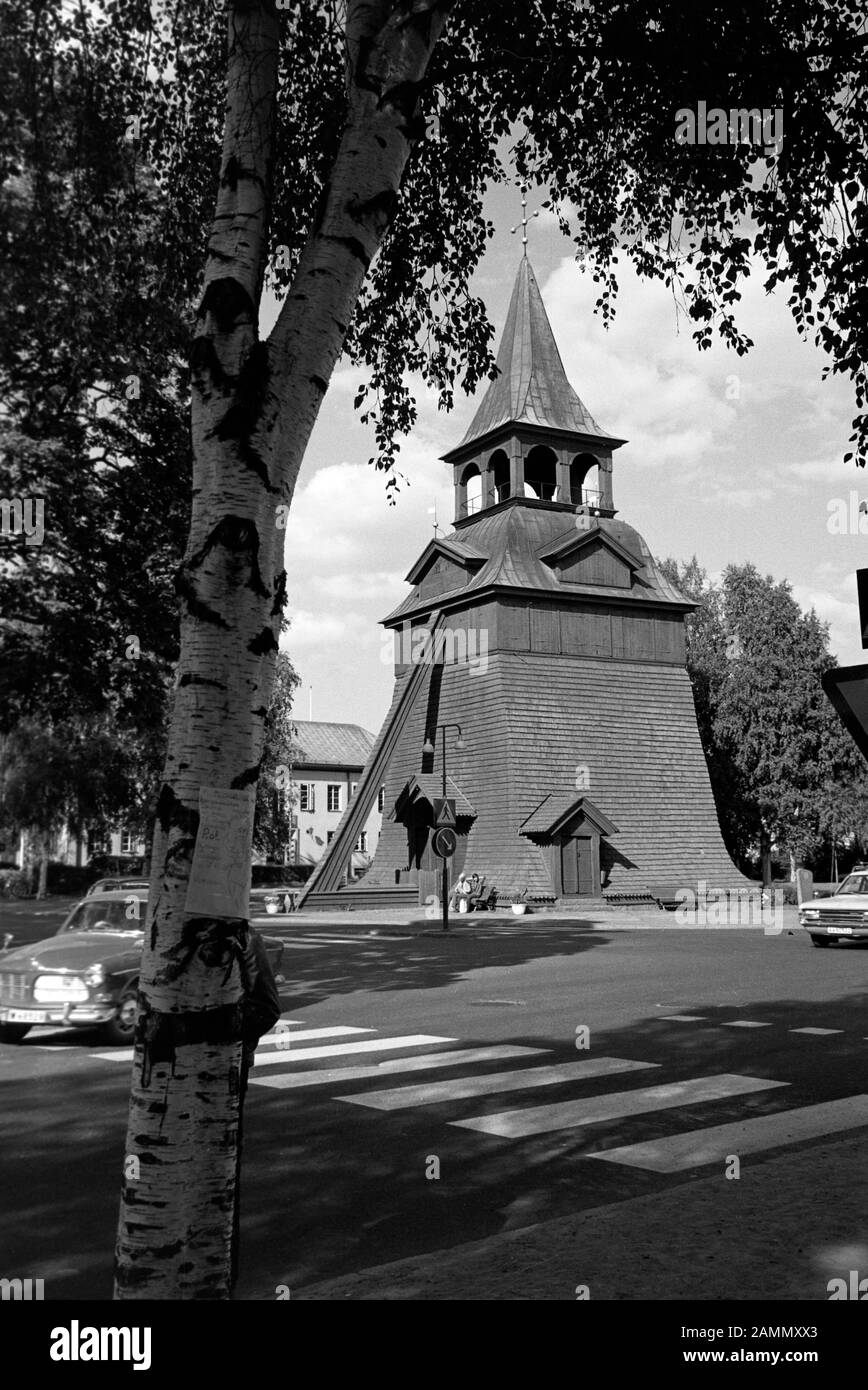 Der alte Glockenturm der Erzengel Michael-Kirche in Mora, 1969. Der alte Belag der Erzengel Michael-Kirche in Mora, 1969. Stockfoto