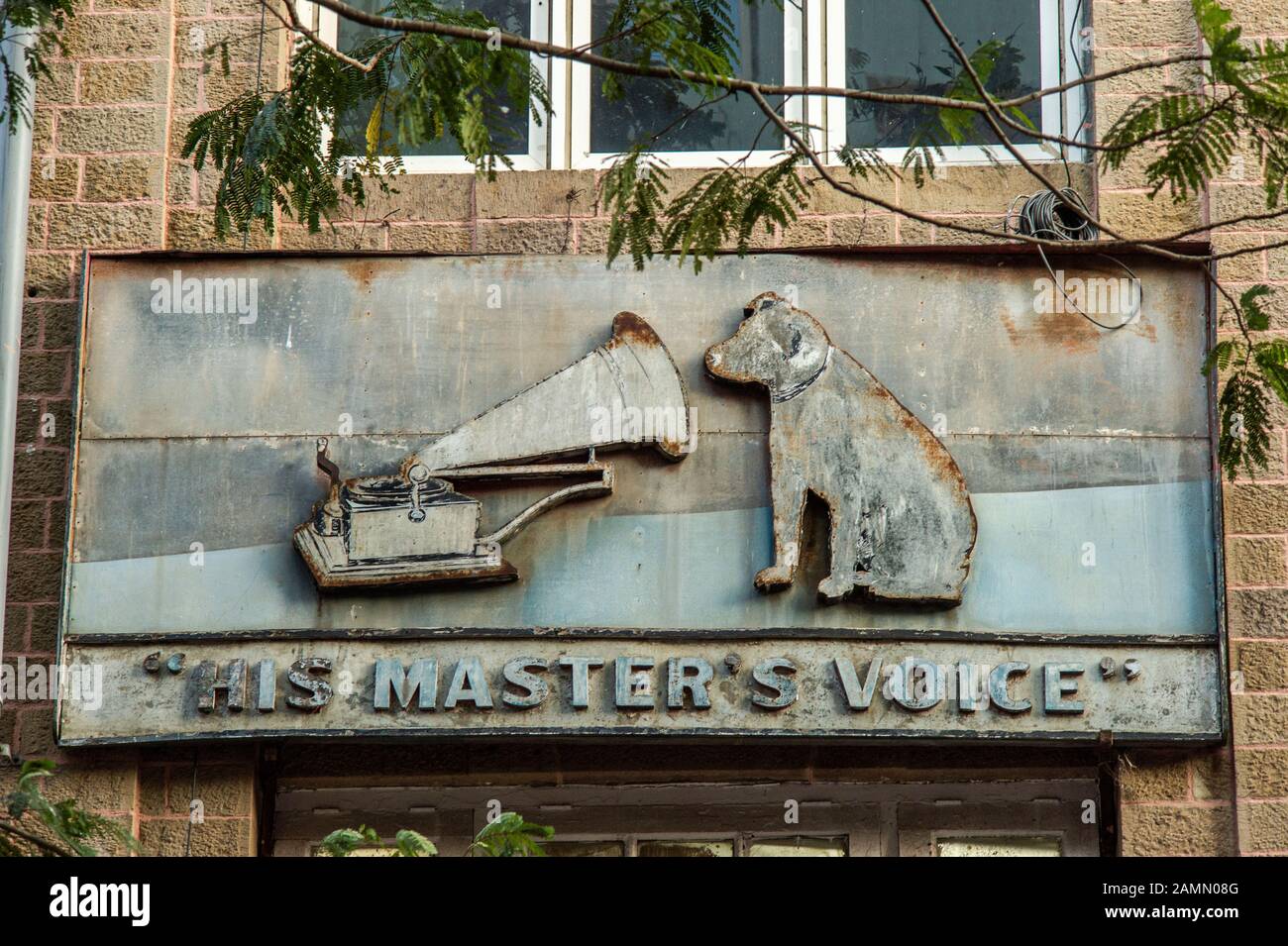 24 Nov-2017- Art Deco Vintage Schild der Stimme seines Meisters Sir P.M. Road fort Mumbai Maharashtra INDIEN Asien Stockfoto